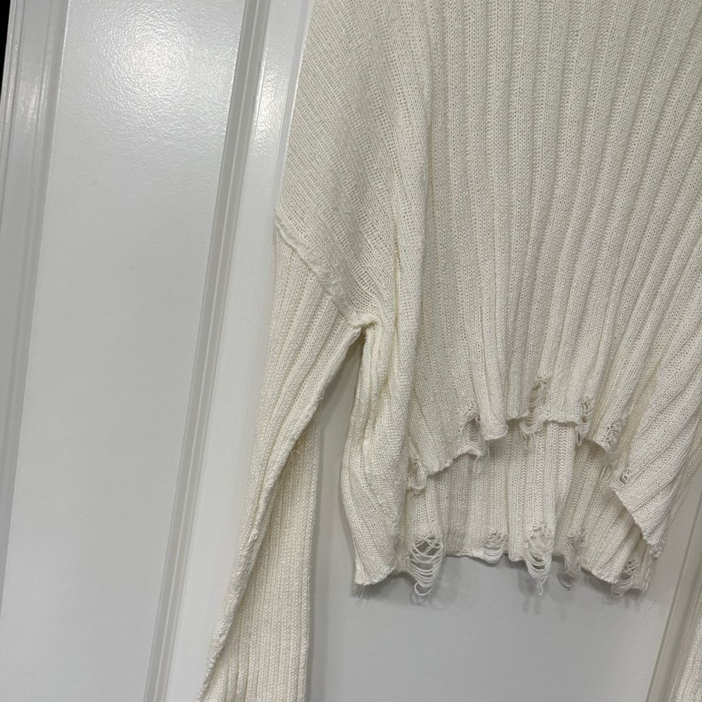 Ribbed Distressed‎ Sweater - Picture 8 of 9